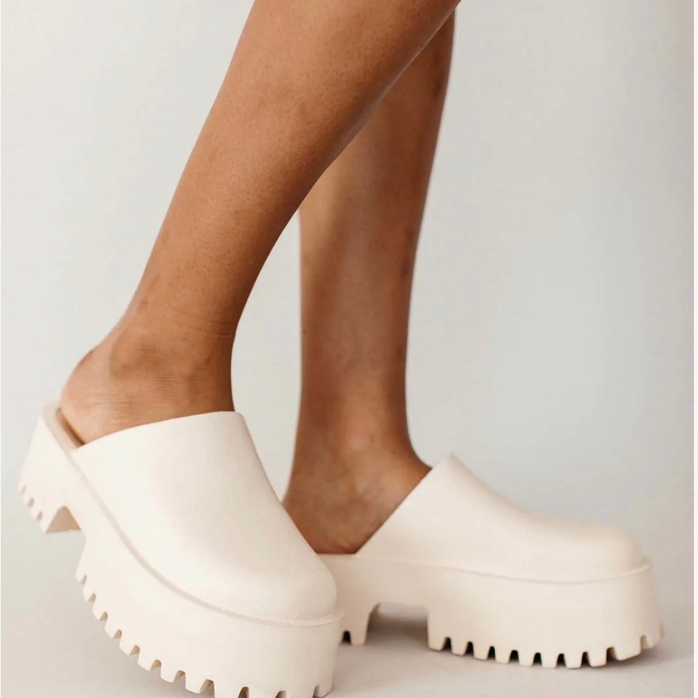 The Post Piper Clog - Size 8- Bone